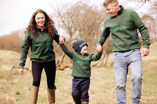 How to Choose Farm Clothing that Keeps You Warm in Winter and Cool in Summer